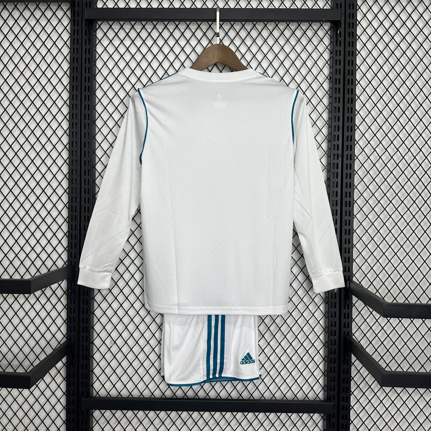 Kit Infantil Real madrid Titular Manga longa 17/18 - Versão Retrô