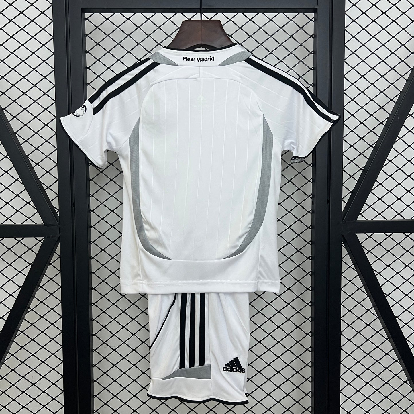 Kit Infantil Real madrid Titular 06/07 - Versão Retrô