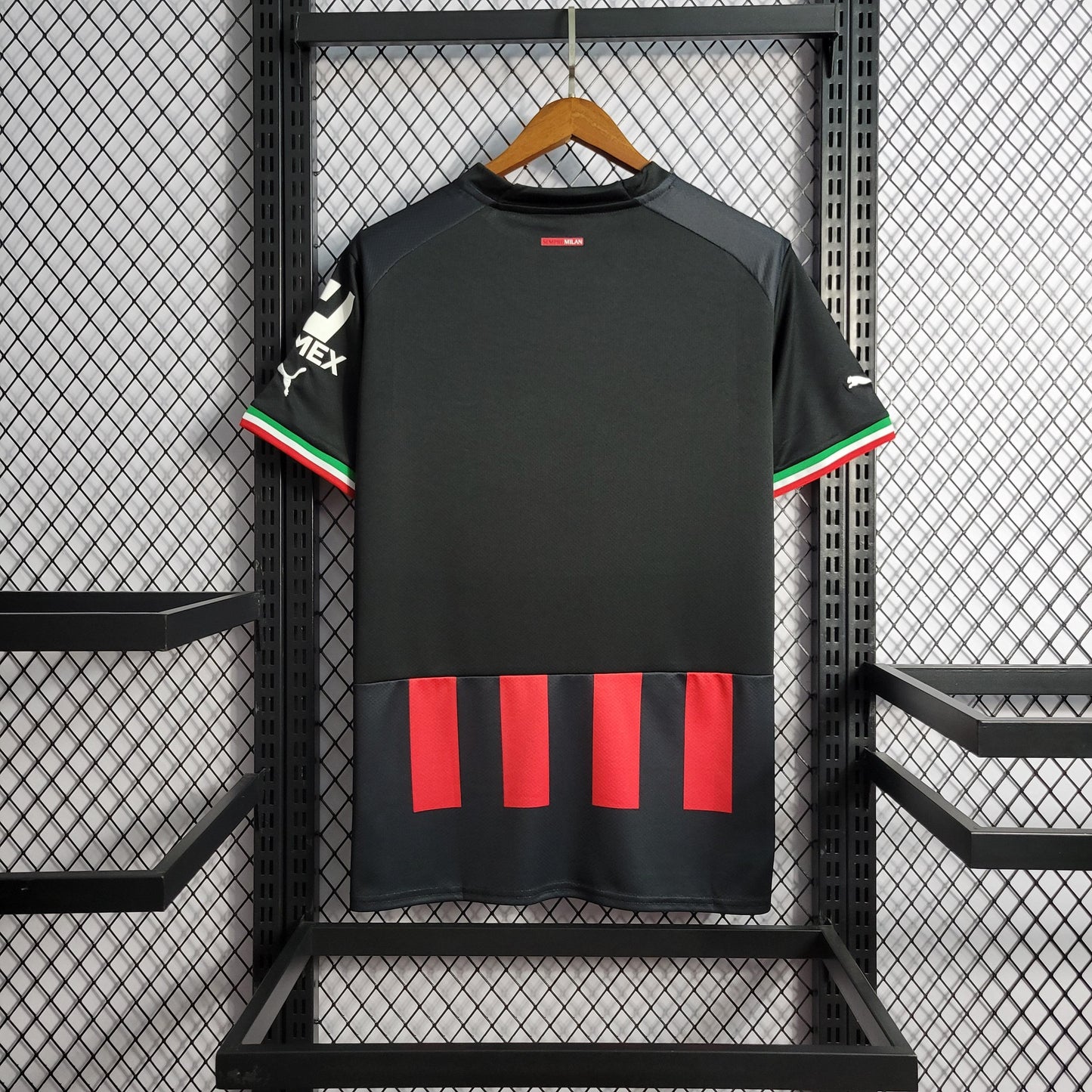 Camisa Milan Titular 22/23 - Versão Torcedor - Boutique do Boleiro