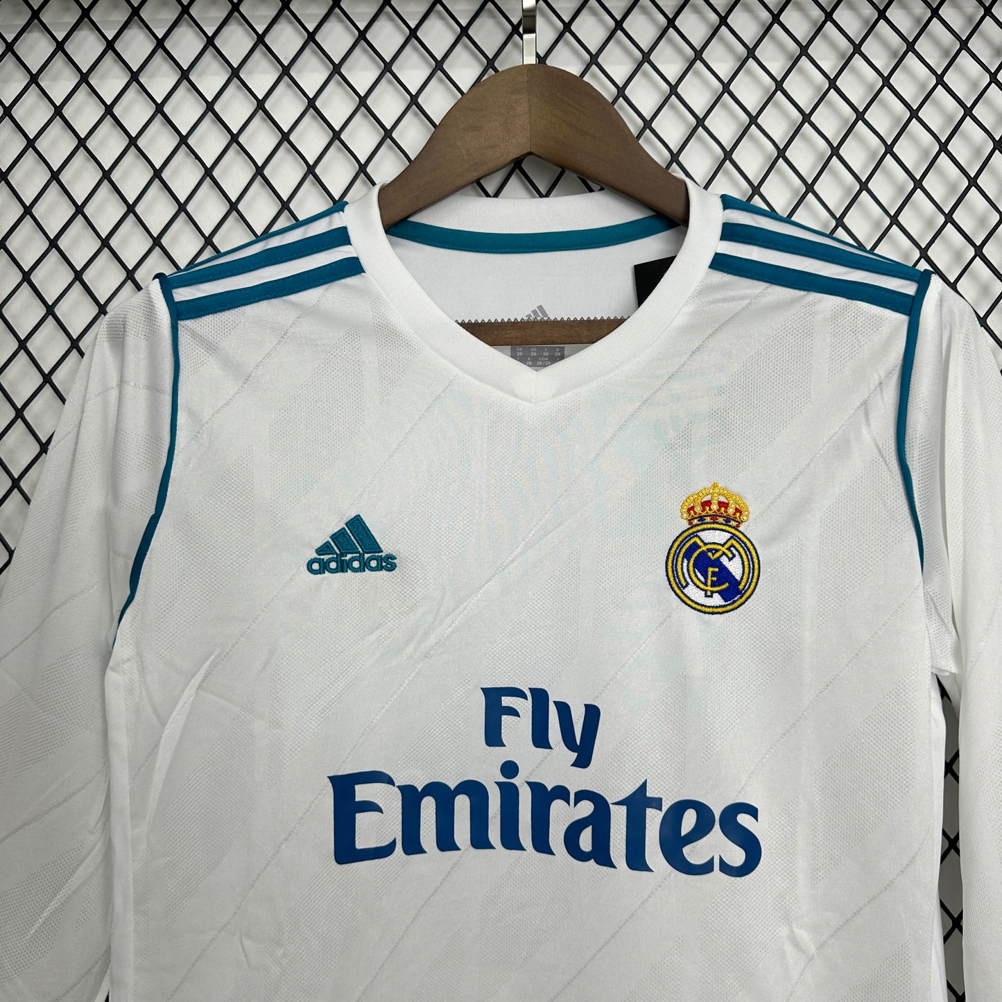 Kit Infantil Real madrid Titular Manga longa  17/18 - Versão Retrô