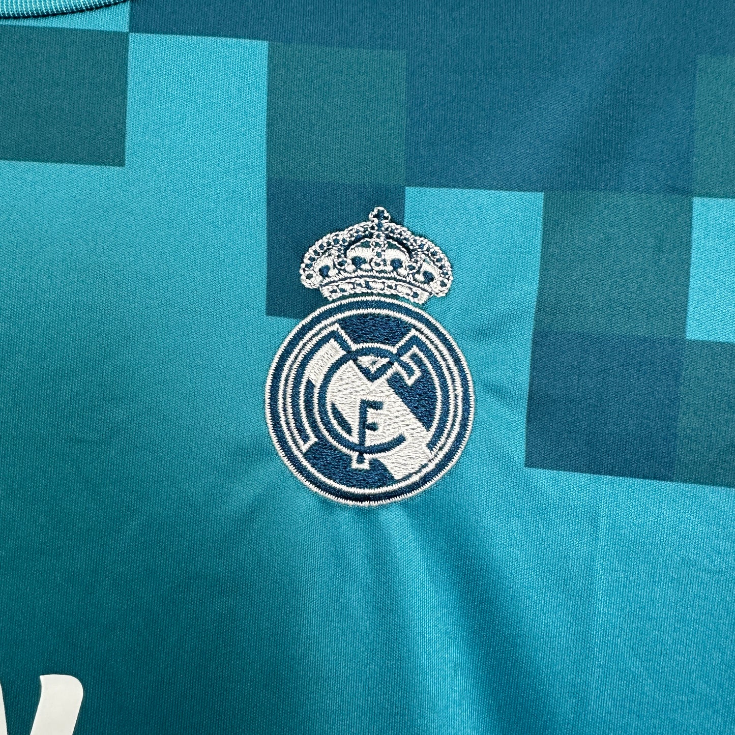 Kit Infantil Real madrid reserva Manga longa  17/18 - Versão Retrô