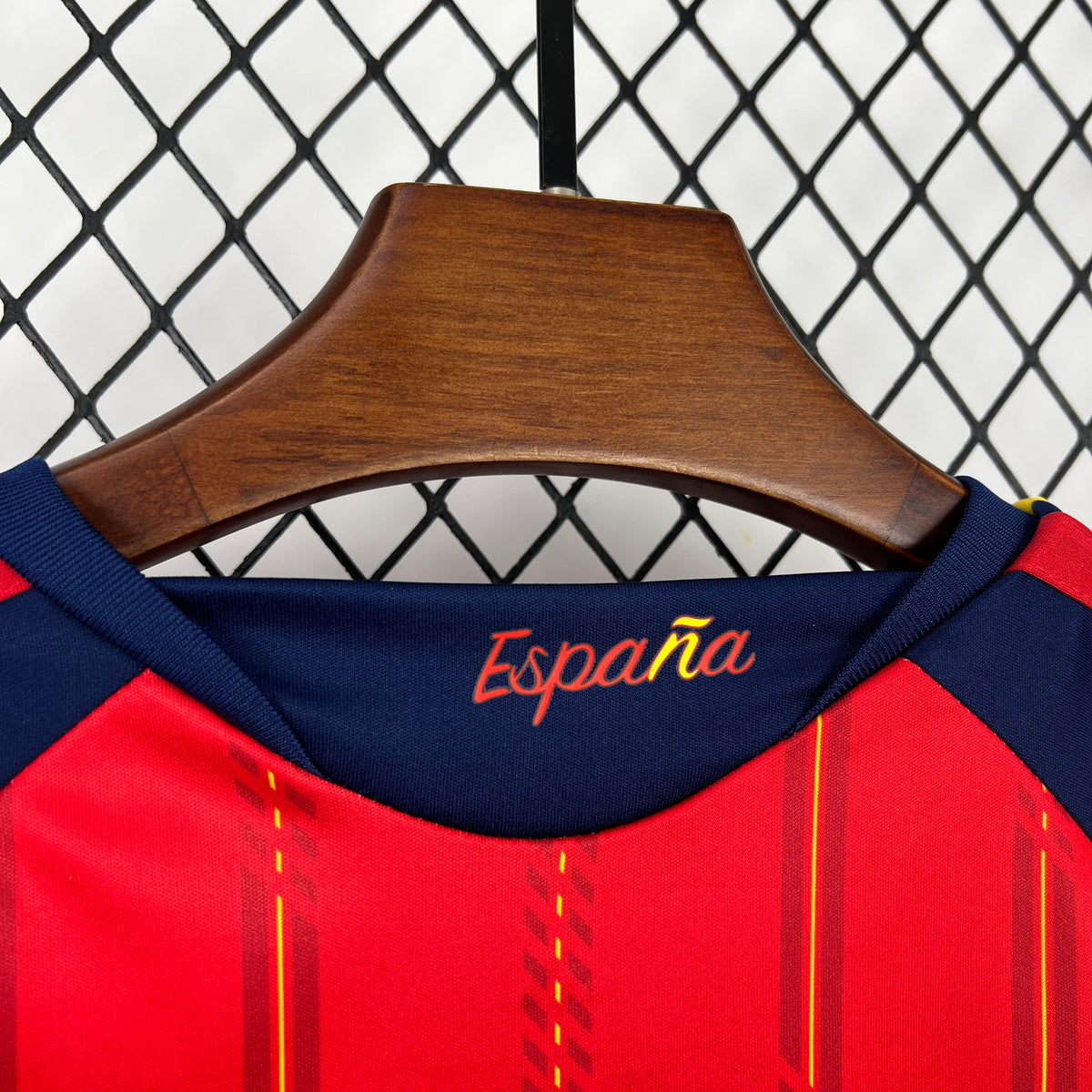 NOVO Kit Infantil Espanha Titular - 26/27 Copa do Mundo