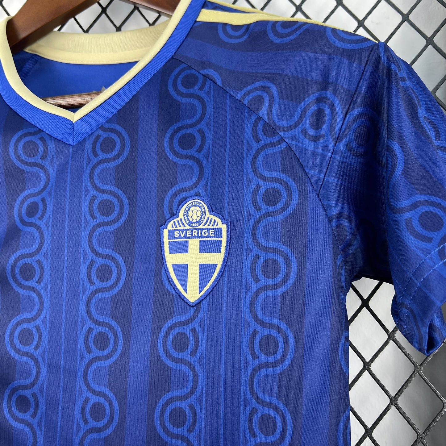 Kit Infantil Suécia Titular - 26/27 Copa do Mundo
