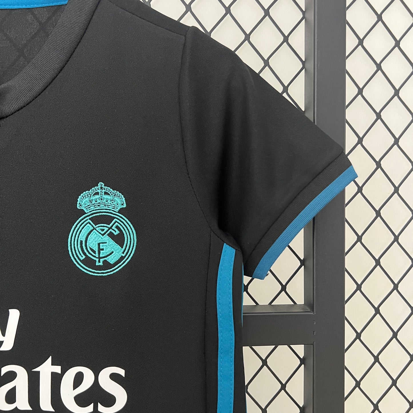 Kit Infantil Real madrid reserva 17/18 - Versão Retrô