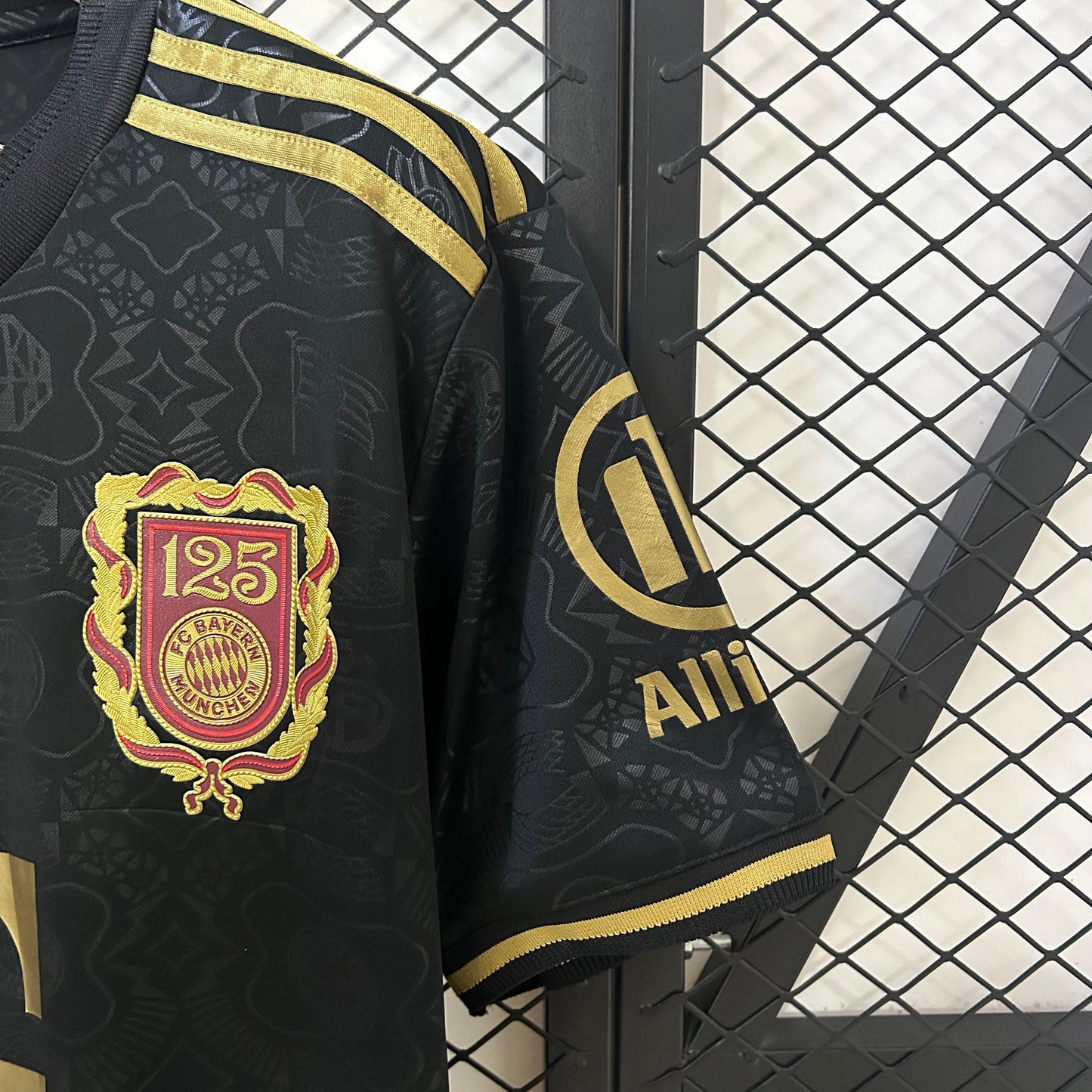 Camisa Bayern Munich Aniversario 125 anos. 25/26 - Versão Torcedor