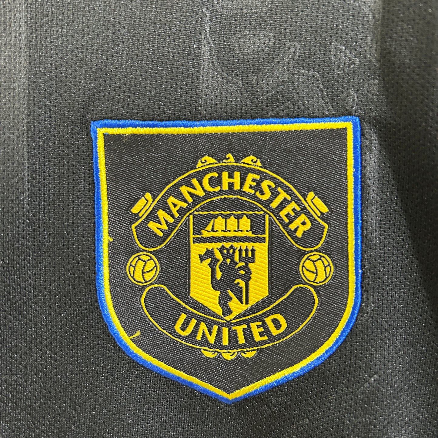 Kit Infantil Manchester United Reserva. 25/26