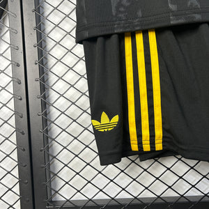 Kit Infantil Manchester United Reserva. 25/26