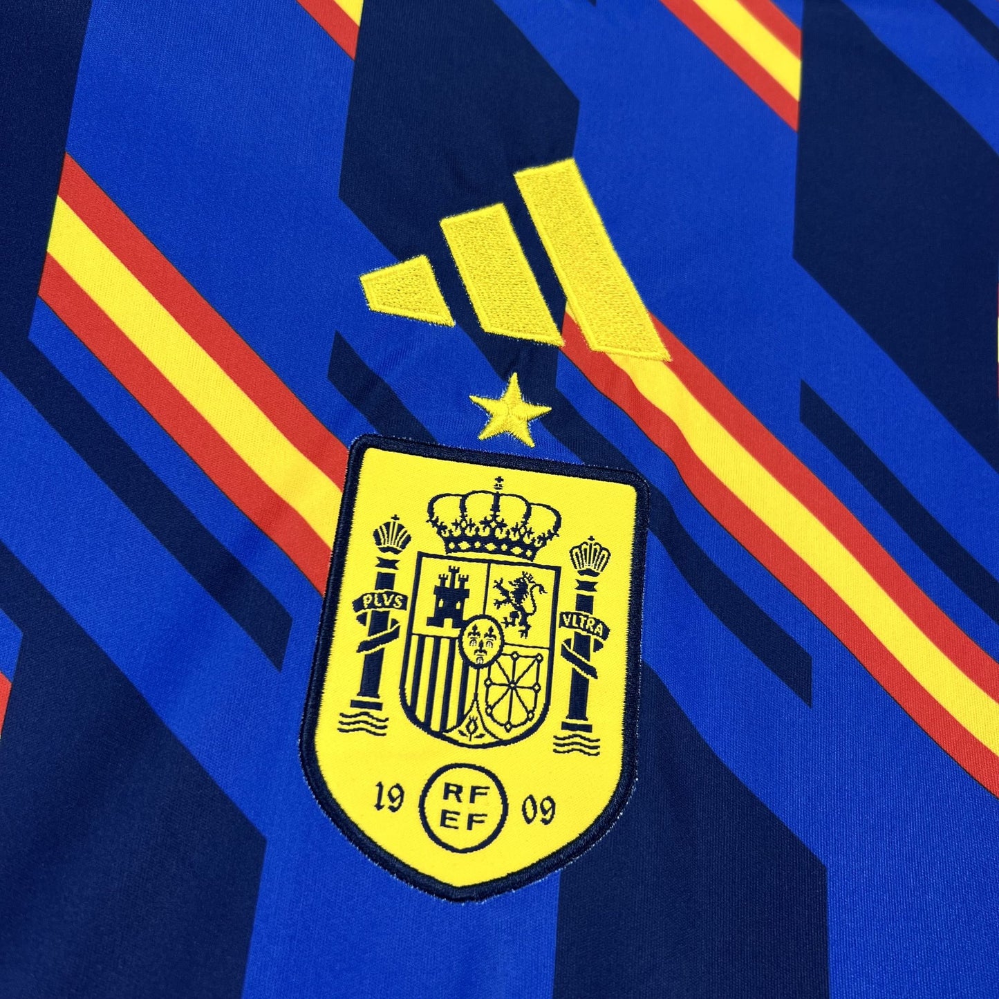 Camisa Espanha Pré-Jogo 26/27 Copa do Mundo - Versão Torcedor