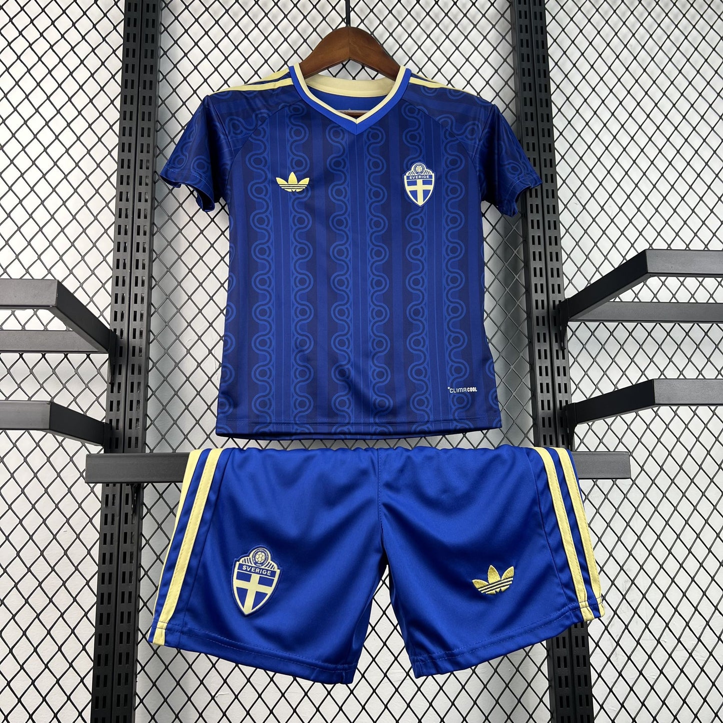 Kit Infantil Suécia Titular - 26/27 Copa do Mundo