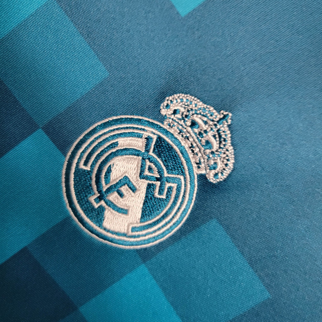 Kit Infantil Real madrid 17/18 - Versão Retrô
