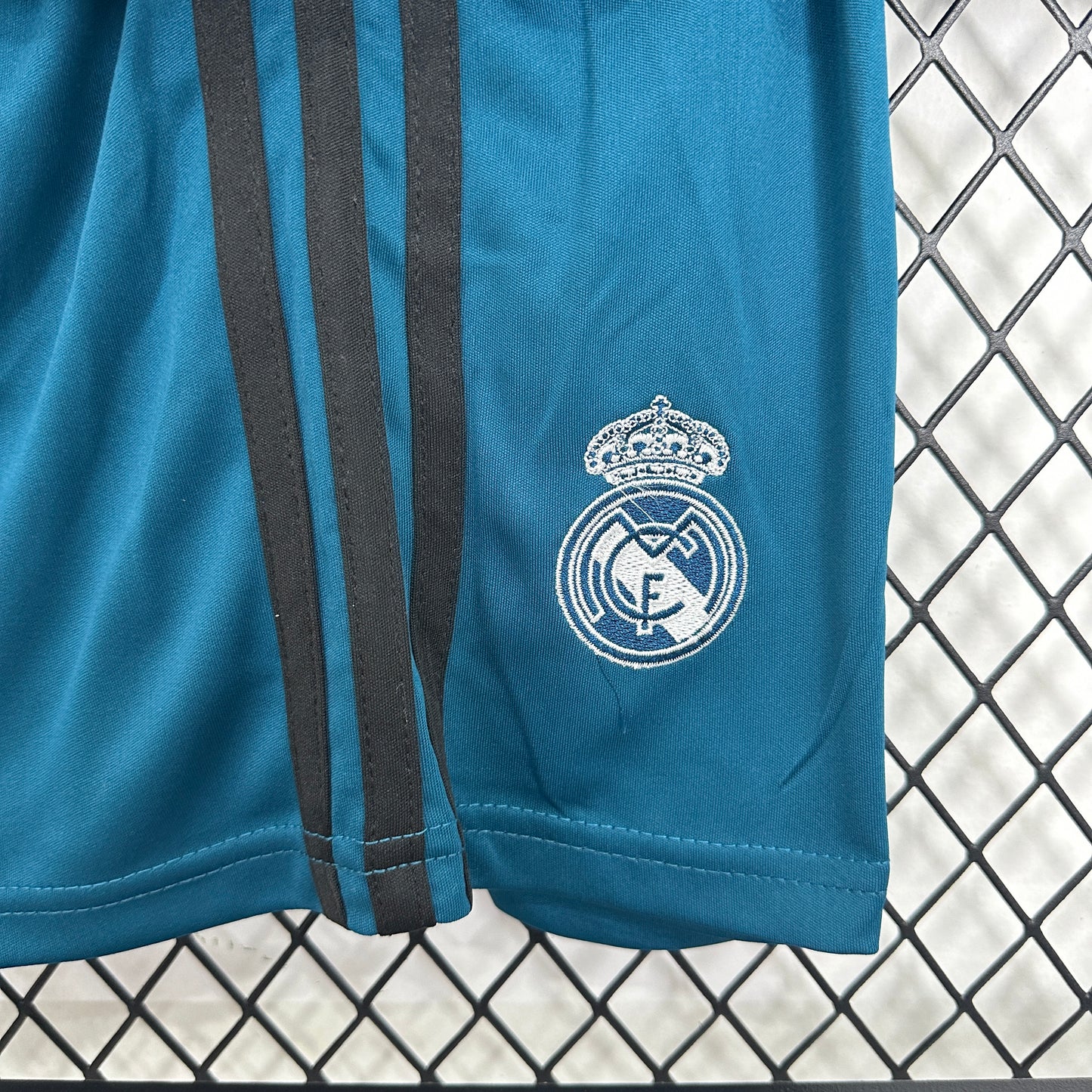 Kit Infantil Real madrid reserva Manga longa  17/18 - Versão Retrô