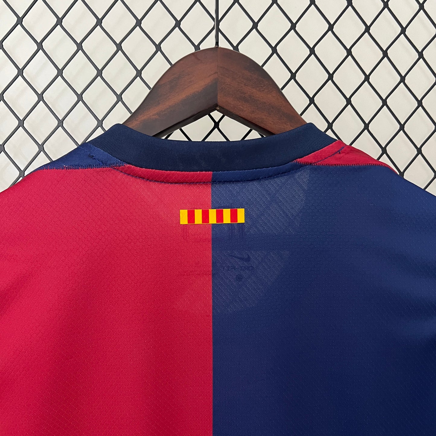 Camisa Barcelona Titular 24/25 - Versão Feminina