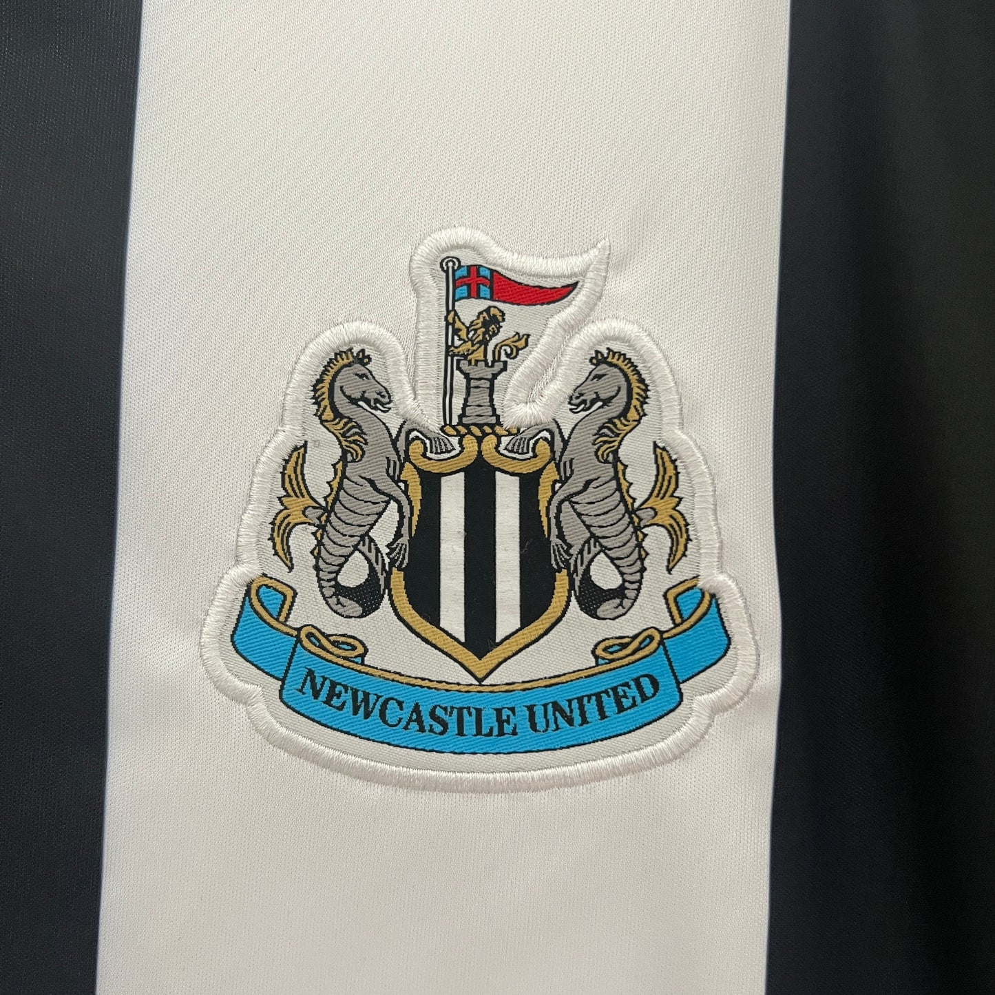Camisa Newcastle Titular 24/25 - Versão Torcedor