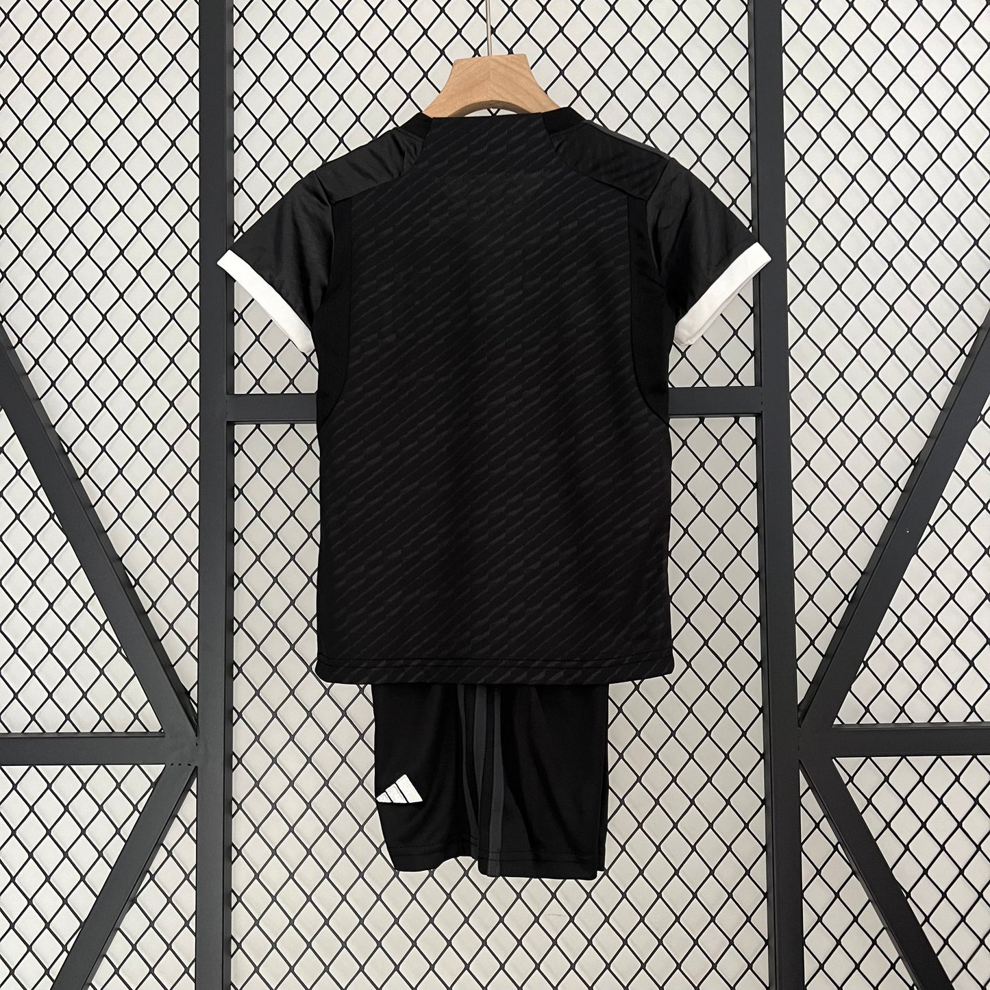 Kit Infantil Juventus 3 Reserva 23/24