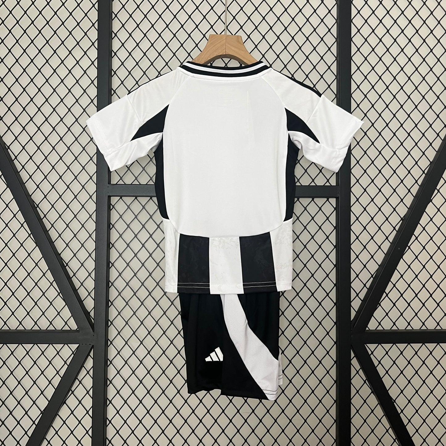 Kit Infantil Juventus Titular 24/25