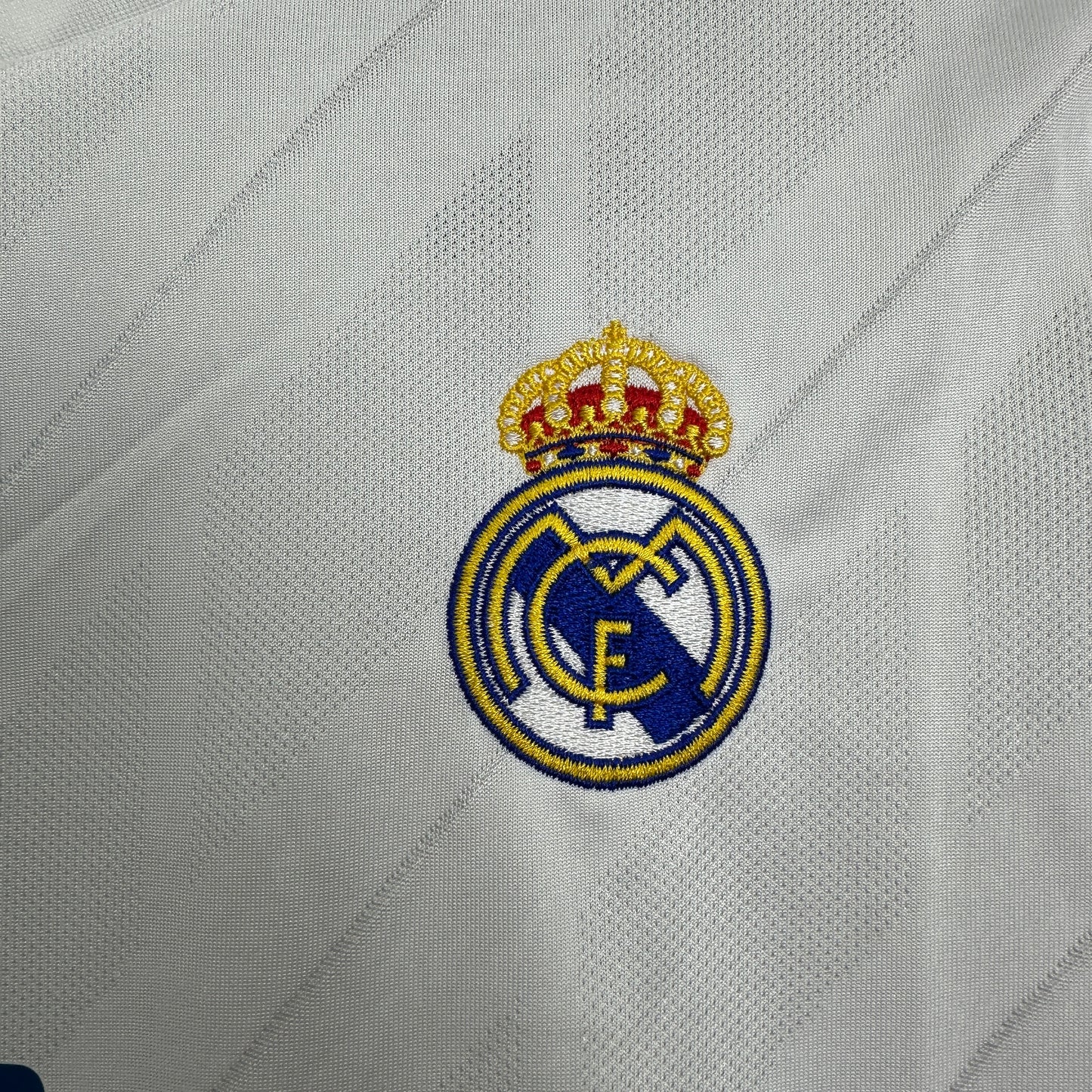 Kit Infantil Real madrid Titular Manga longa  17/18 - Versão Retrô