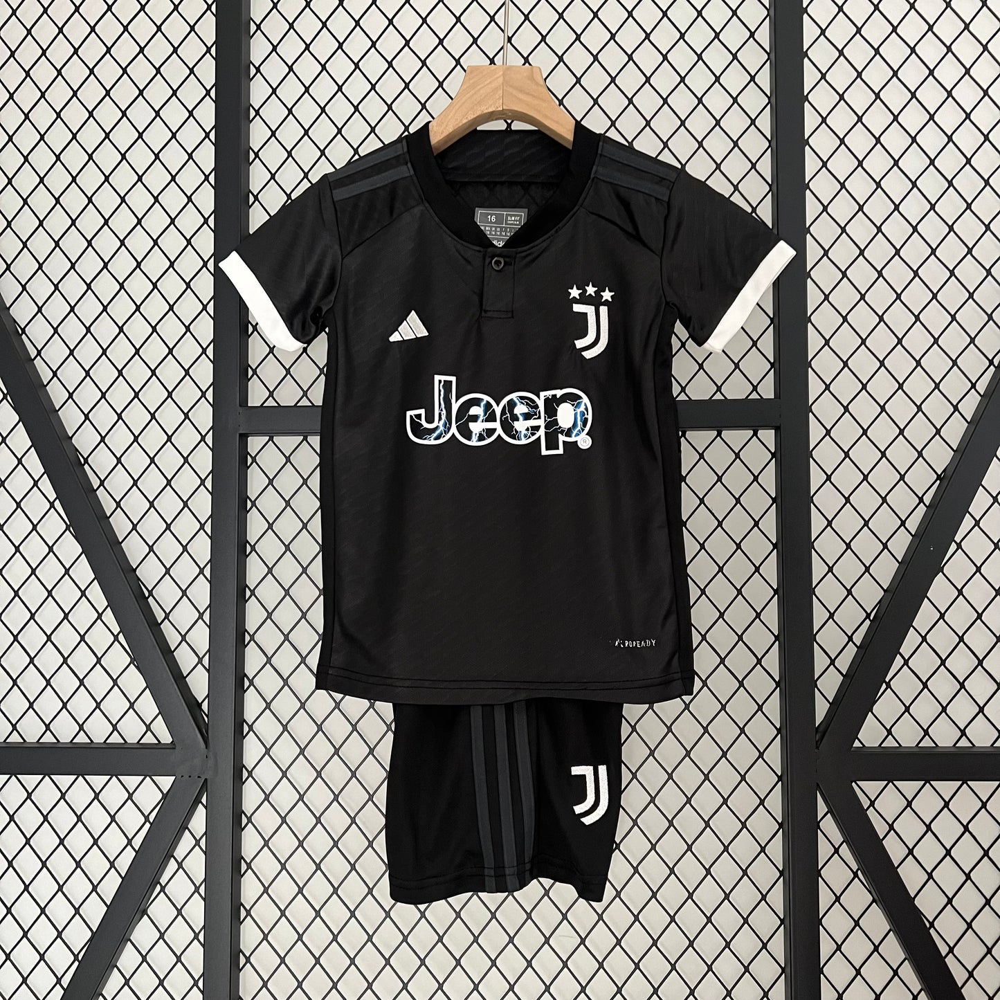 Kit Infantil Juventus 3 Reserva 23/24