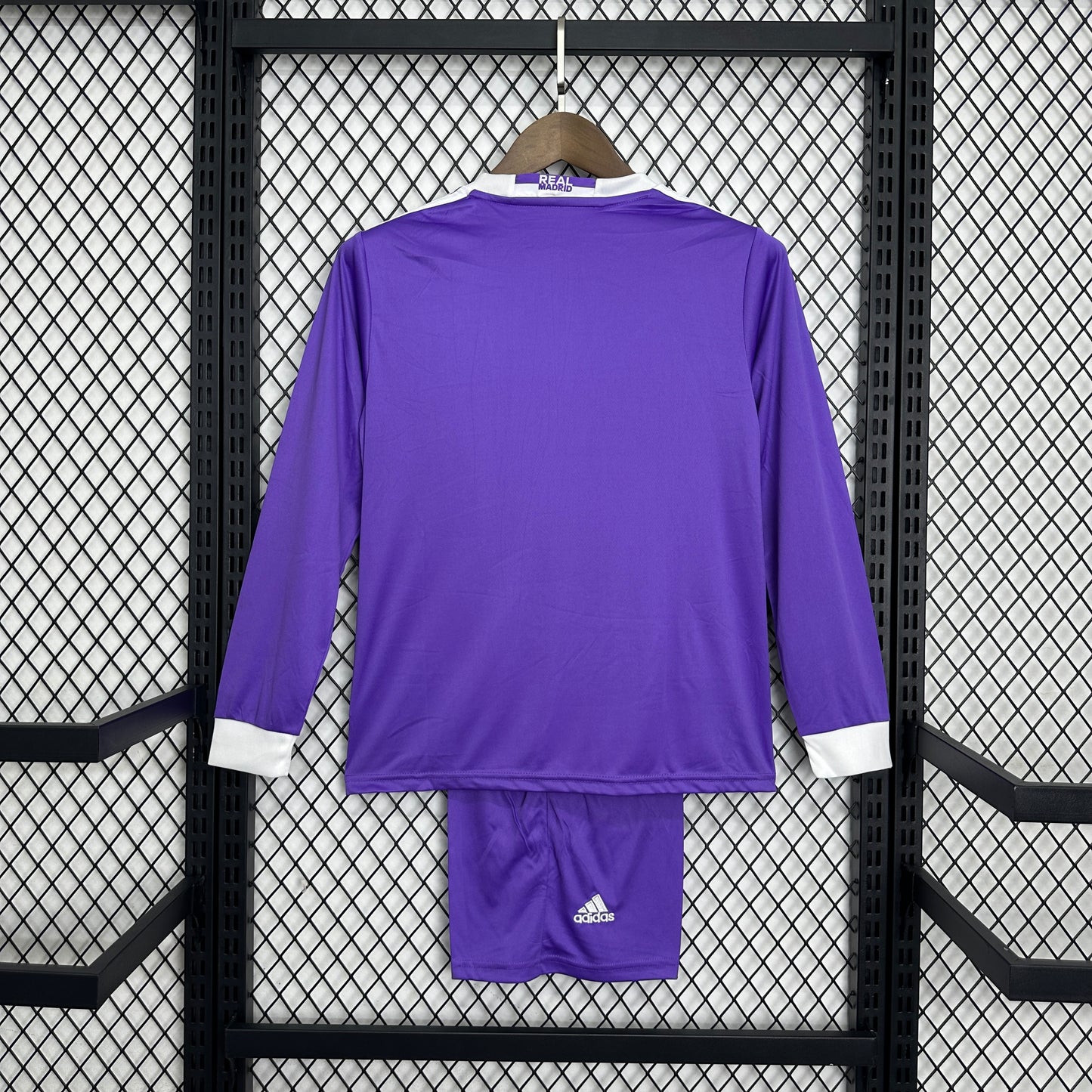 Kit Infantil Real madrid reserva Manga longa  16/17 - Versão Retrô