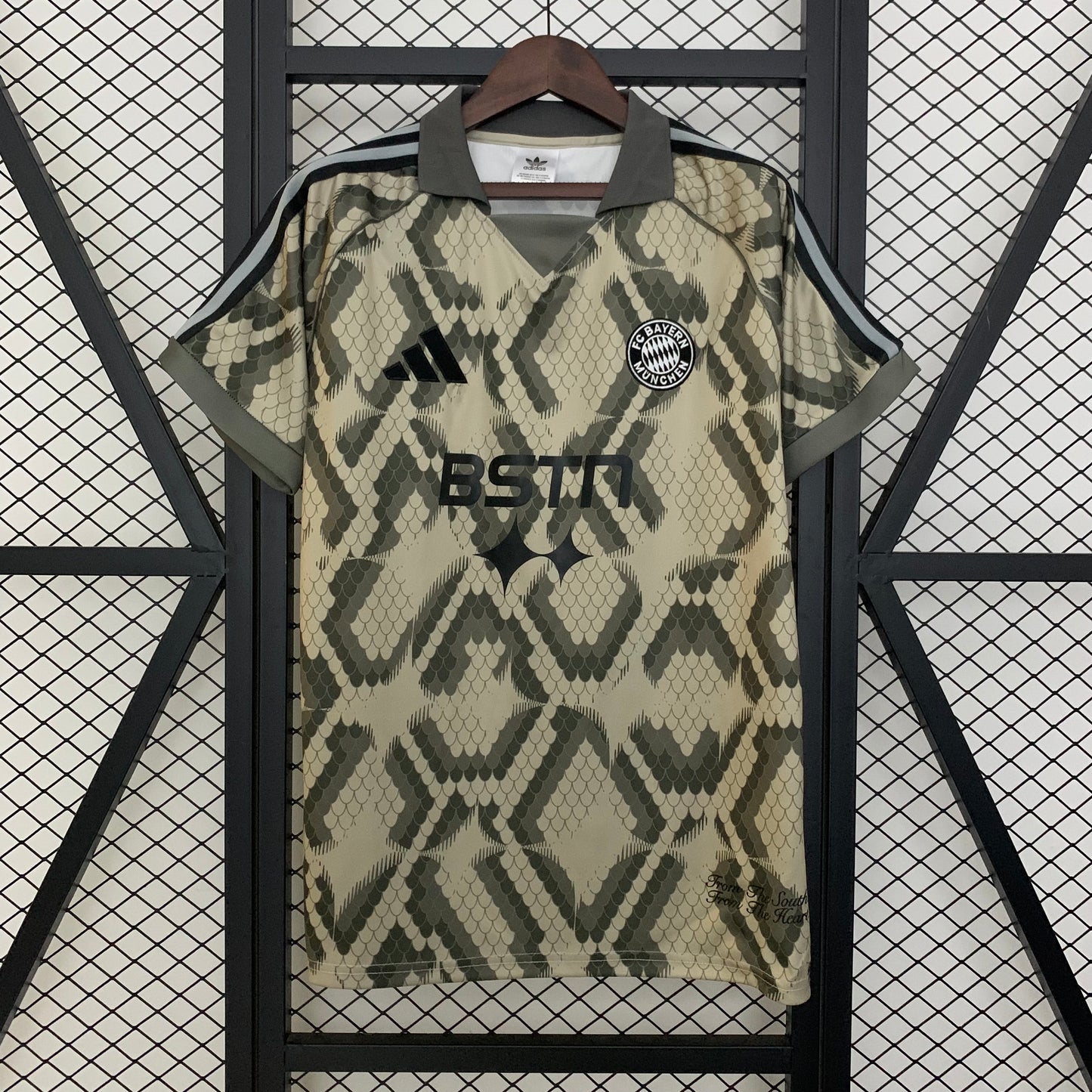 Camisa Bayern Munich Edição Especial 25/26 - Versão Torcedor