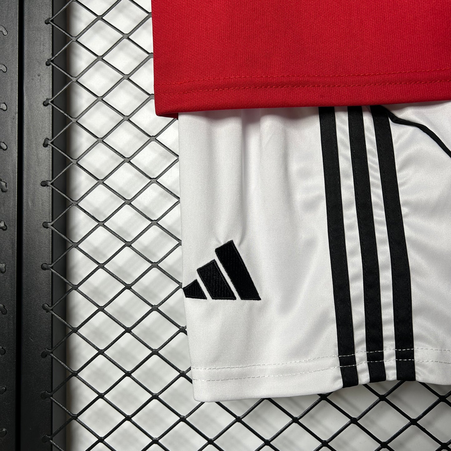 Kit Infantil Manchester United Titular 25/26