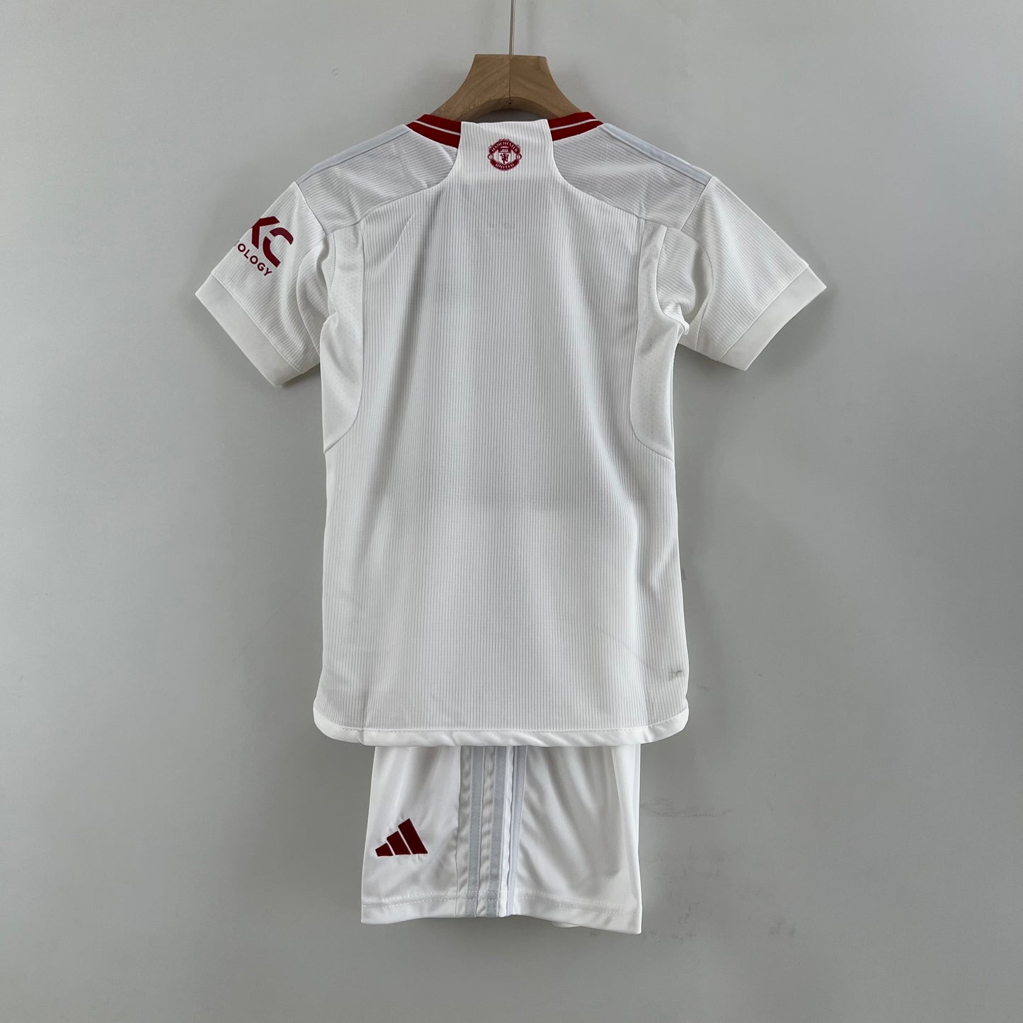 Kit Infantil Manchester United Reserva 23/24