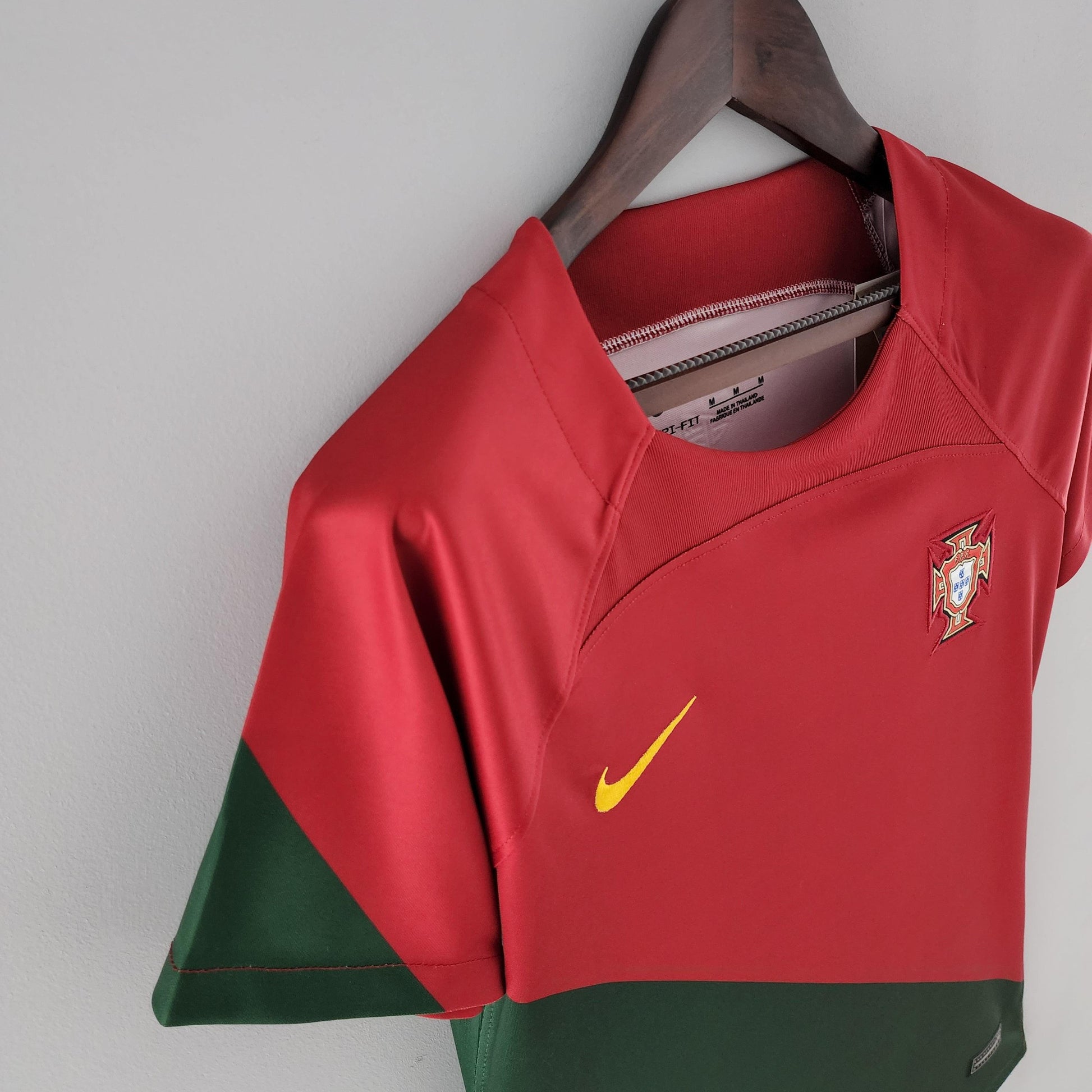 Camisa Portugal Titular 22/23 - Versão Feminina - Boutique do Boleiro