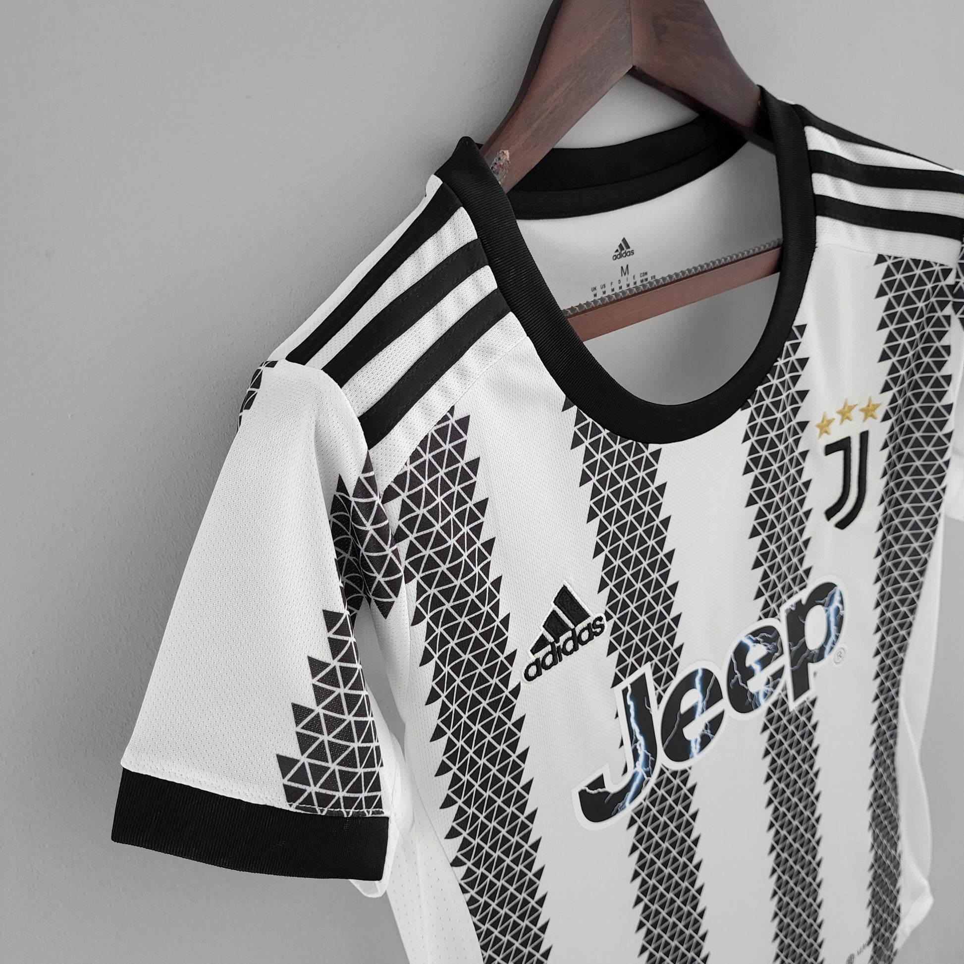 Camisa Juventus Titular 22/23 - Versão Feminina - Boutique do Boleiro