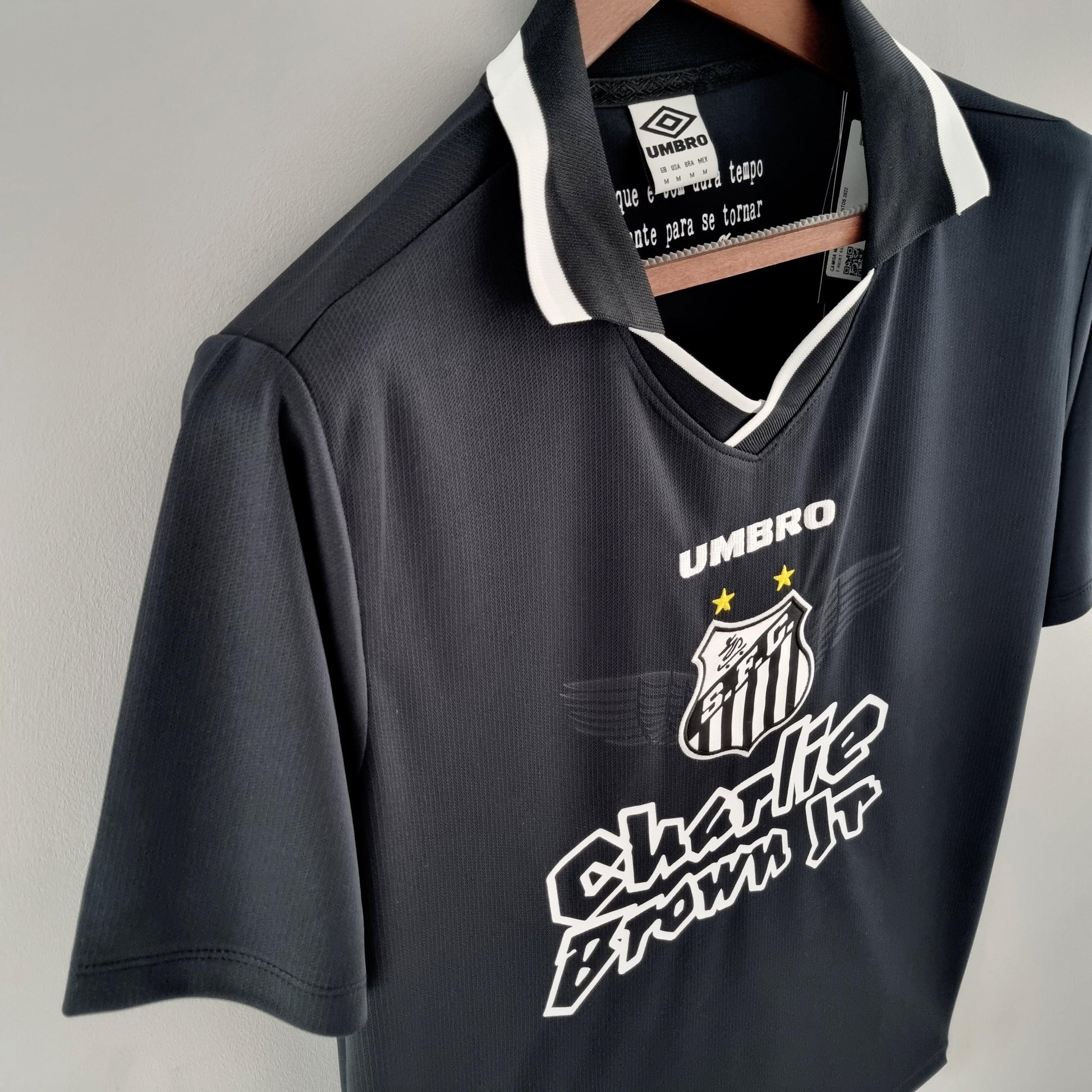 Camisa Santos Edição Especial Charlie Brown Preta 22/23 - Versão Torcedor - Boutique do Boleiro